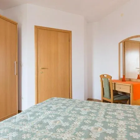 Apartman Marija F2 *